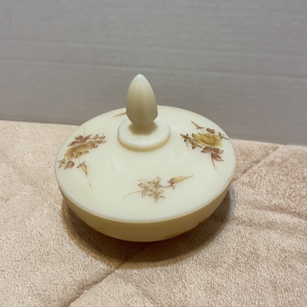 Fenton covered compote candy hand painted and signed custard glass dish - Picture 5 of 11